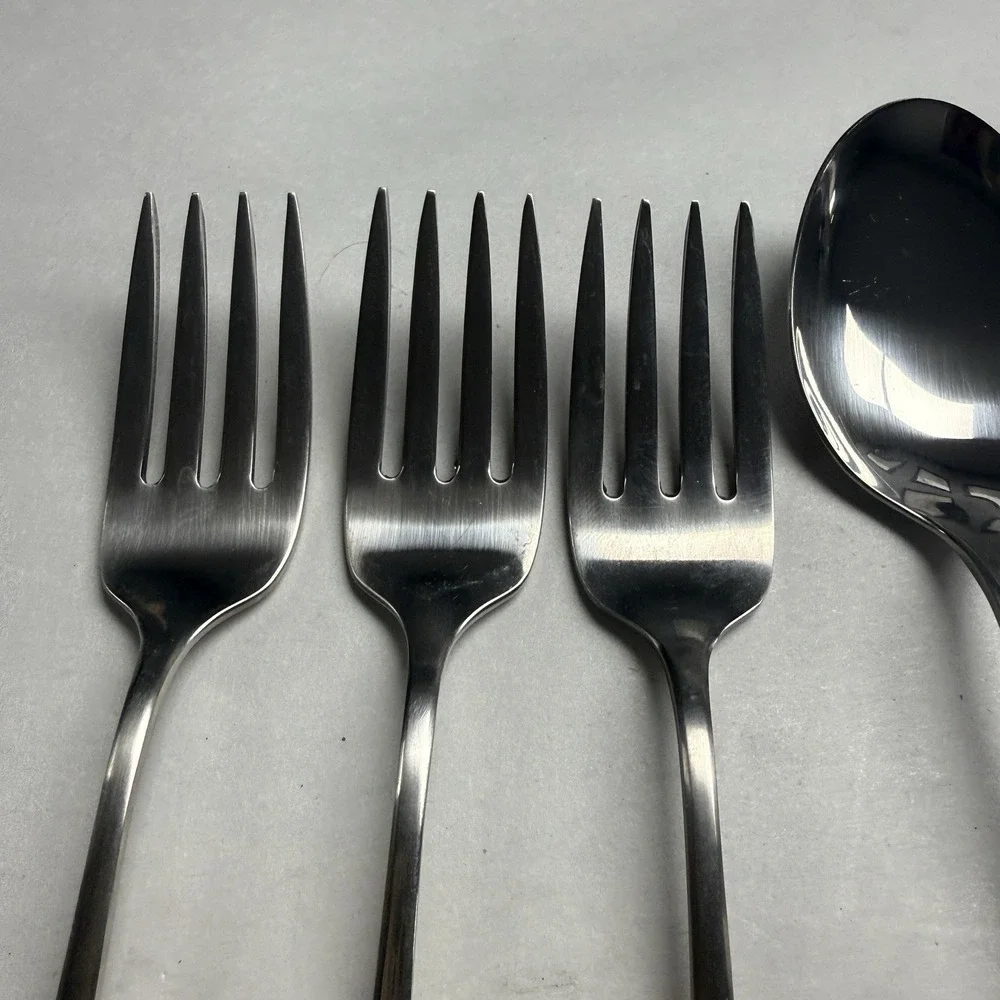 Oneida Community Patrick Henry 3 Salad Forks 1 Soup Spoon Stainless Flatware